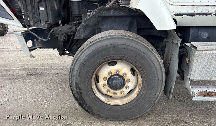 image for item DJ9655 2003 International 5600 vacuum truck