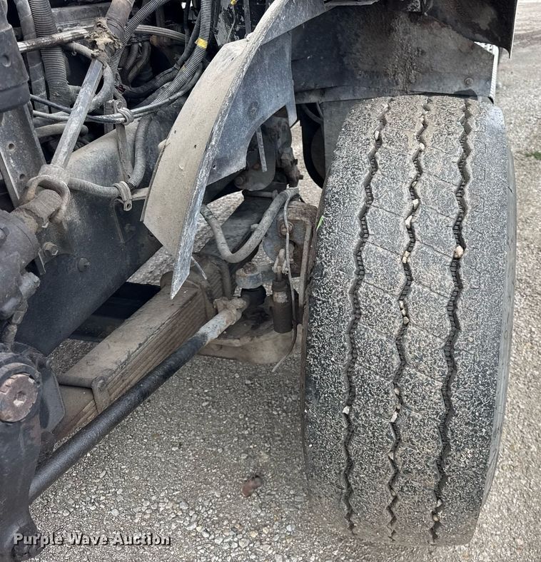 image for item DJ9655 2003 International 5600 vacuum truck