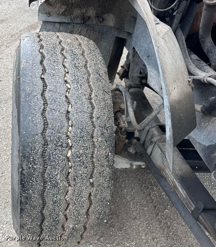 image for item DJ9655 2003 International 5600 vacuum truck