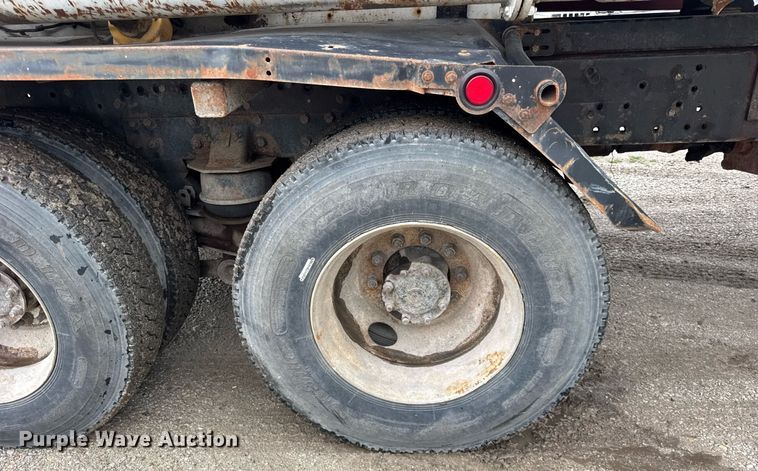 image for item DJ9655 2003 International 5600 vacuum truck