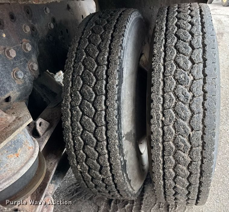 image for item DJ9655 2003 International 5600 vacuum truck