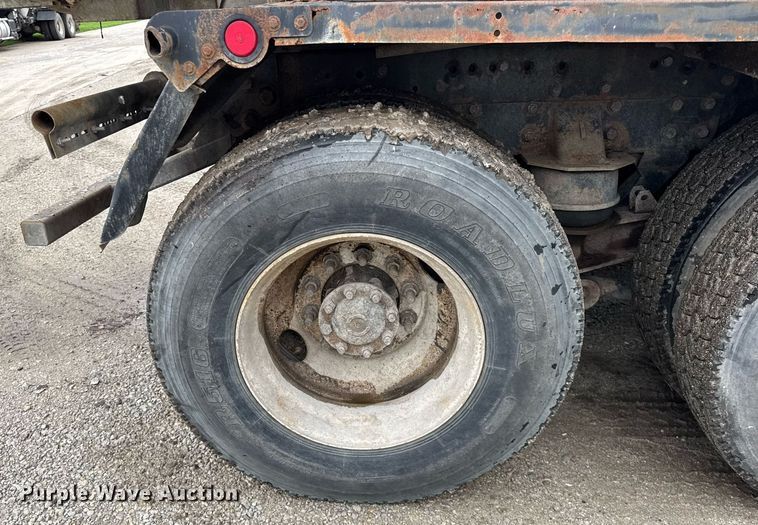 image for item DJ9655 2003 International 5600 vacuum truck