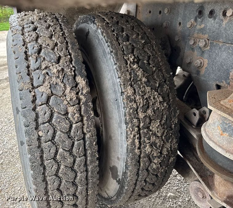 image for item DJ9655 2003 International 5600 vacuum truck