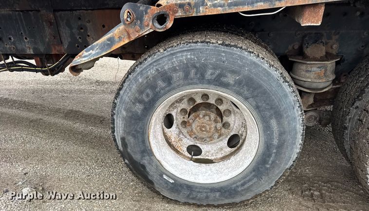 image for item DJ9655 2003 International 5600 vacuum truck