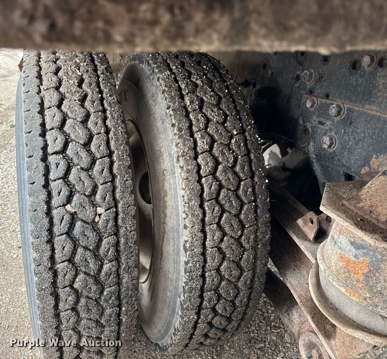 image for item DJ9655 2003 International 5600 vacuum truck