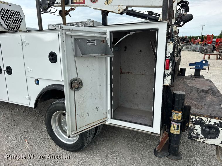 image for item DJ9681 2011 Ford F550 utility / service truck