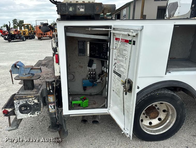 image for item DJ9681 2011 Ford F550 utility / service truck