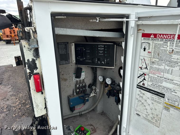 image for item DJ9681 2011 Ford F550 utility / service truck