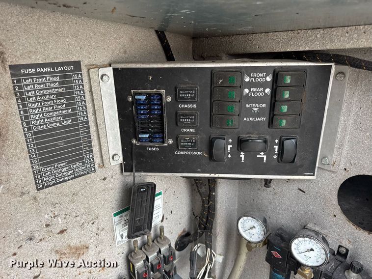 image for item DJ9681 2011 Ford F550 utility / service truck