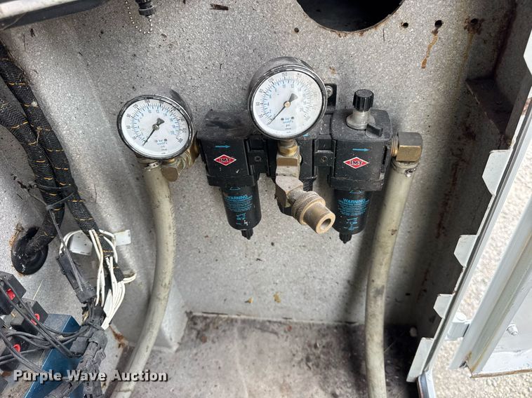 image for item DJ9681 2011 Ford F550 utility / service truck