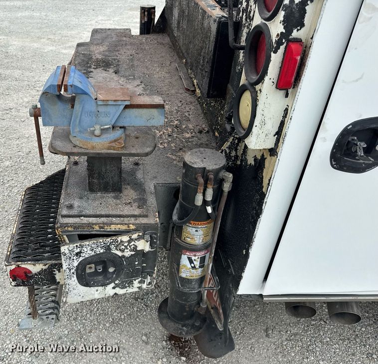 image for item DJ9681 2011 Ford F550 utility / service truck