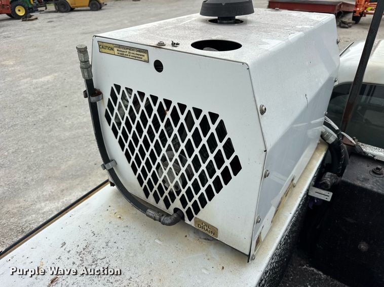 image for item DJ9681 2011 Ford F550 utility / service truck