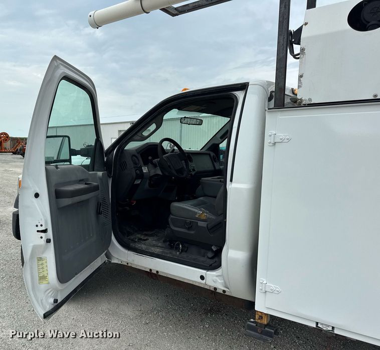 image for item DJ9681 2011 Ford F550 utility / service truck