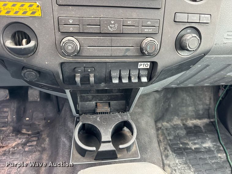 image for item DJ9681 2011 Ford F550 utility / service truck