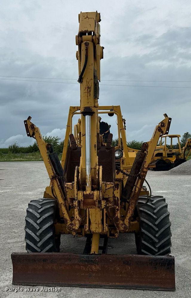 image for item DJ9682 1997 Vermeer V8550 trencher