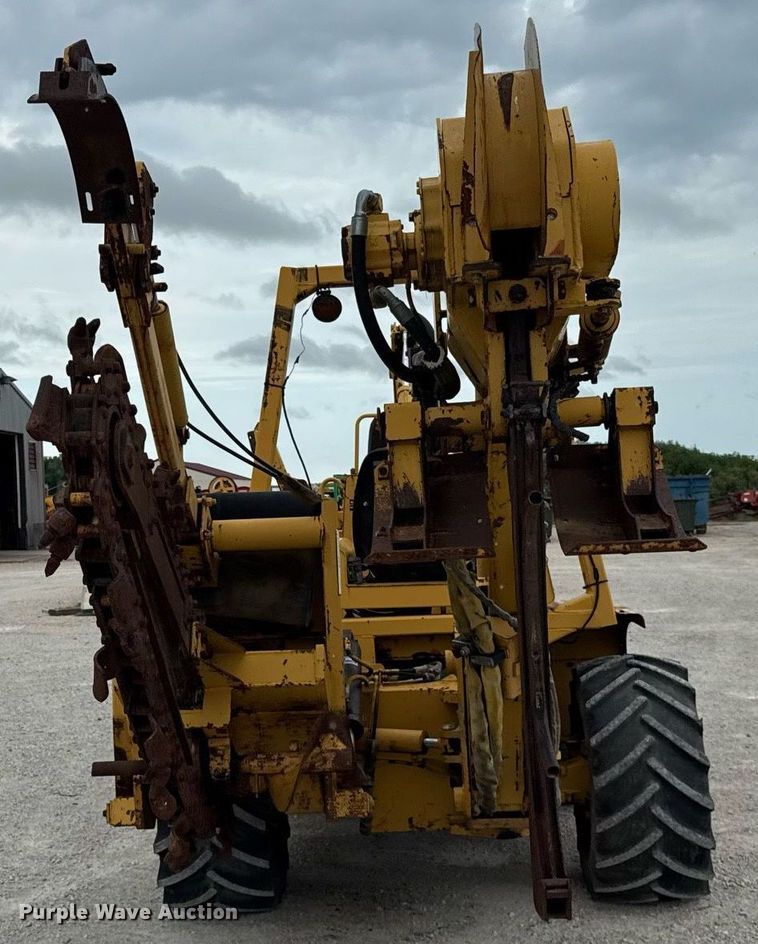 image for item DJ9682 1997 Vermeer V8550 trencher