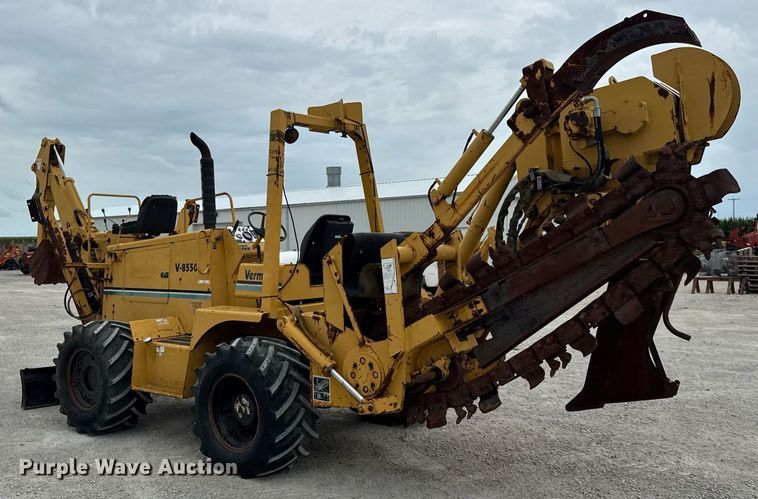image for item DJ9682 1997 Vermeer V8550 trencher