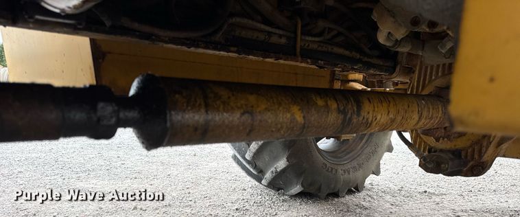 image for item DJ9682 1997 Vermeer V8550 trencher