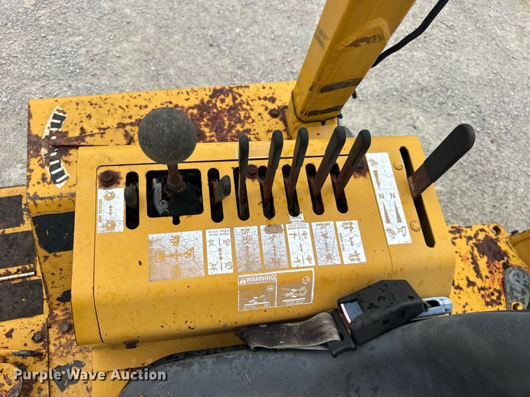 image for item DJ9682 1997 Vermeer V8550 trencher