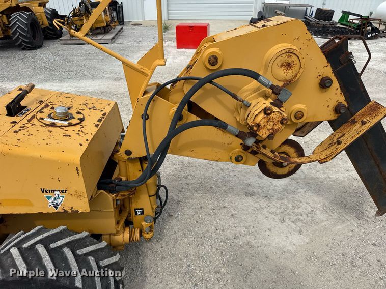 image for item DJ9684 2000 Vermeer LM25 cable plow