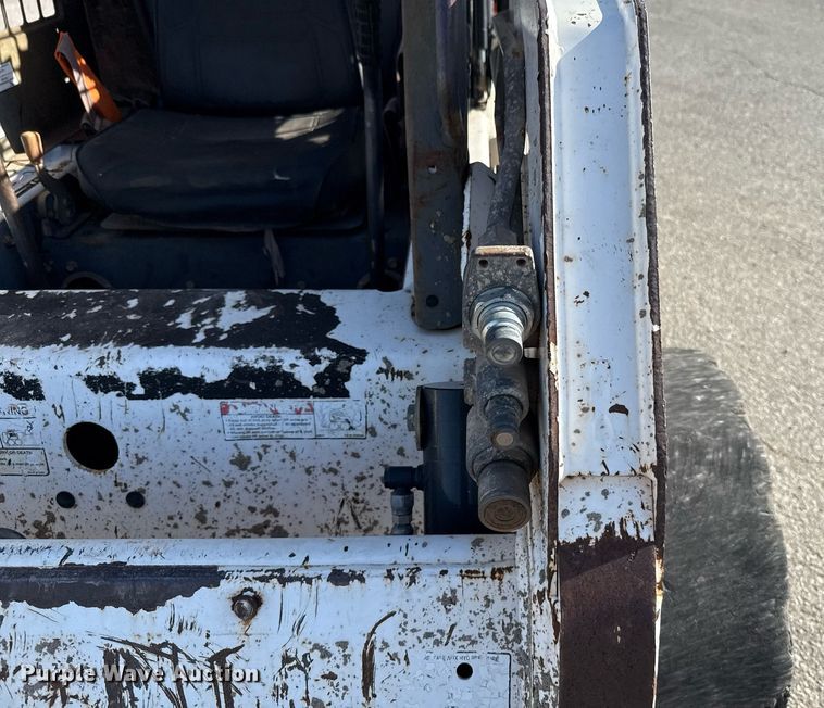 image for item DO7190 2004 Bobcat S150 skid steer loader