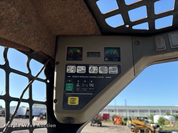 image for item DO7190 2004 Bobcat S150 skid steer loader