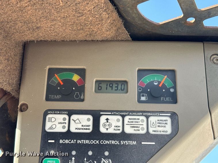 image for item DO7190 2004 Bobcat S150 skid steer loader