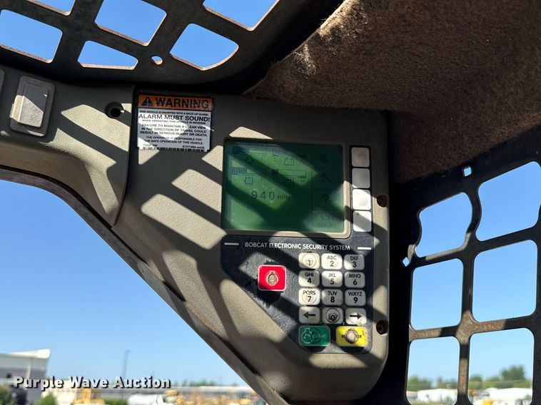 image for item DO7190 2004 Bobcat S150 skid steer loader