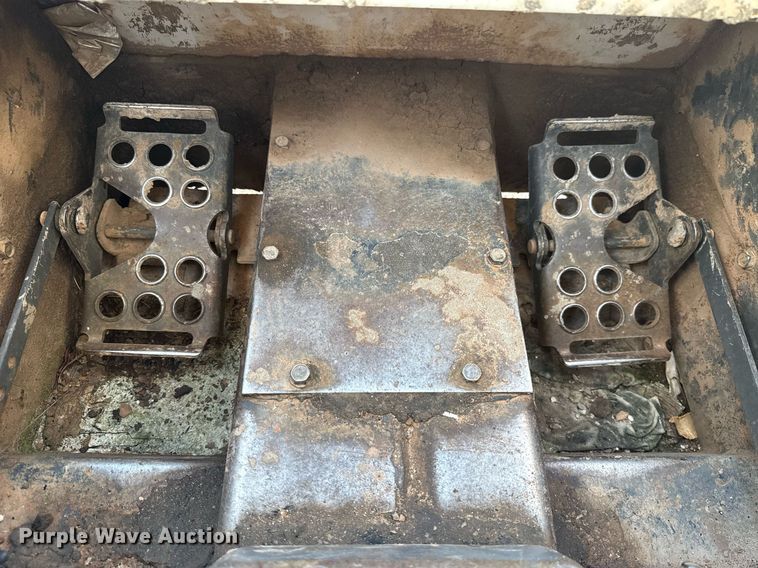 image for item DO7190 2004 Bobcat S150 skid steer loader