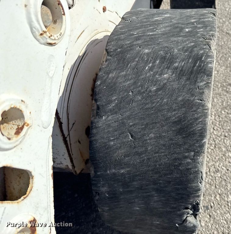 image for item DO7190 2004 Bobcat S150 skid steer loader