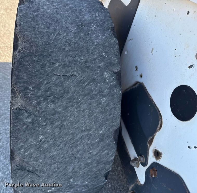 image for item DO7190 2004 Bobcat S150 skid steer loader