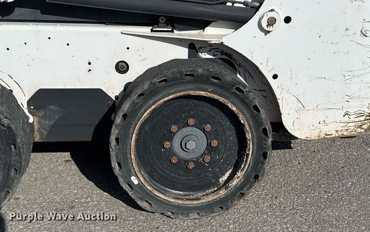 image for item DO7190 2004 Bobcat S150 skid steer loader