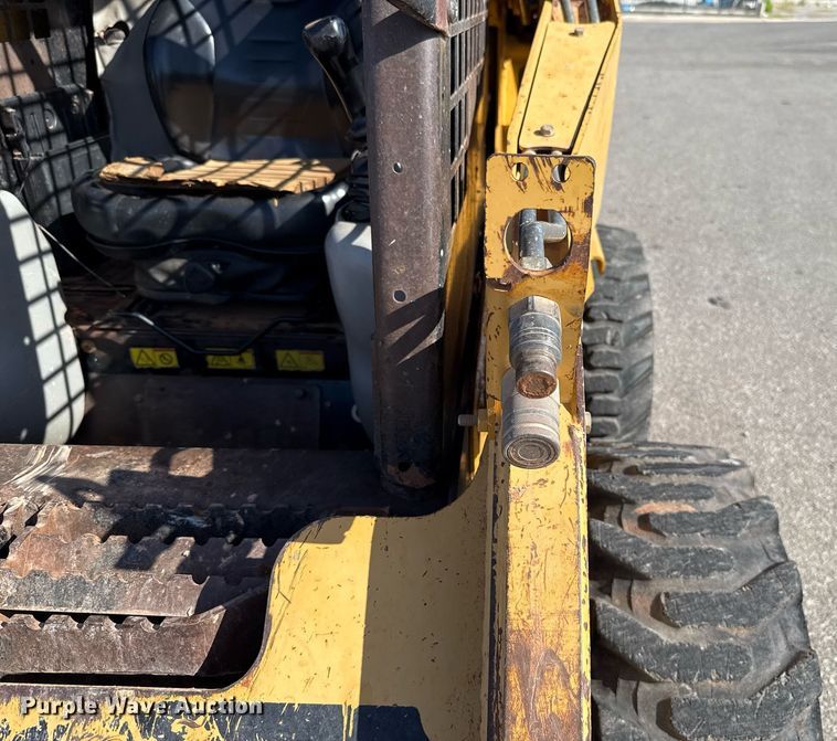 image for item DO7191 2005 Caterpillar 232B skid steer loader