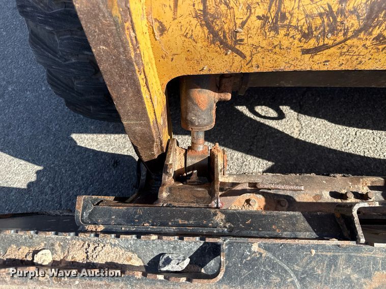 image for item DO7191 2005 Caterpillar 232B skid steer loader