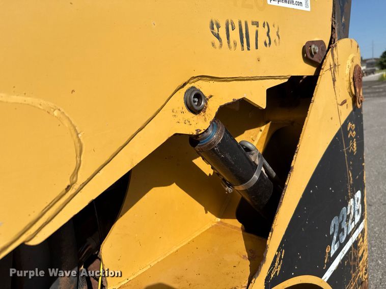 image for item DO7191 2005 Caterpillar 232B skid steer loader