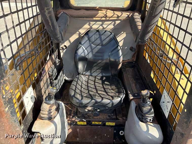 image for item DO7191 2005 Caterpillar 232B skid steer loader