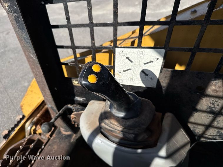 image for item DO7191 2005 Caterpillar 232B skid steer loader