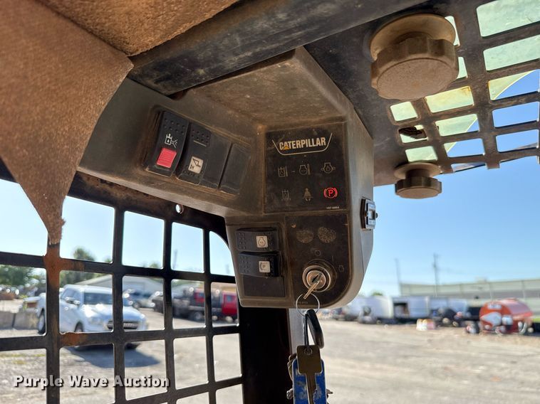 image for item DO7191 2005 Caterpillar 232B skid steer loader