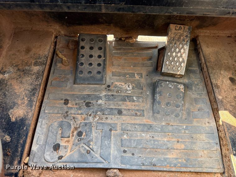 image for item DO7191 2005 Caterpillar 232B skid steer loader