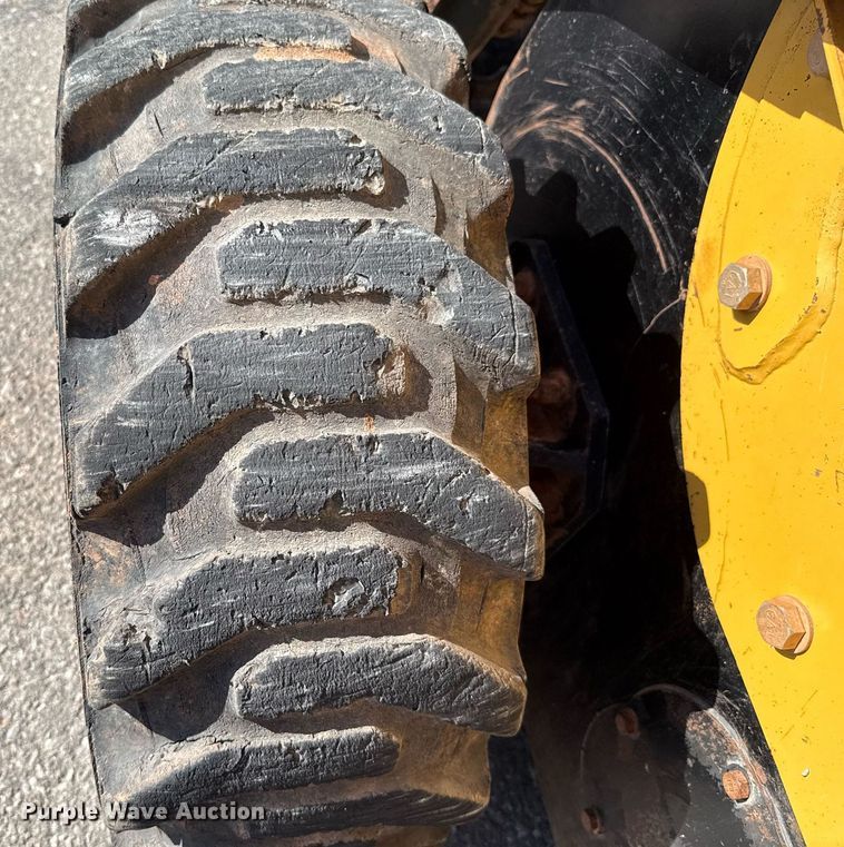 image for item DO7191 2005 Caterpillar 232B skid steer loader