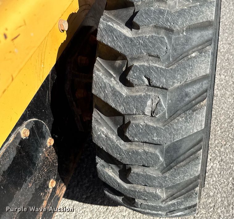 image for item DO7191 2005 Caterpillar 232B skid steer loader