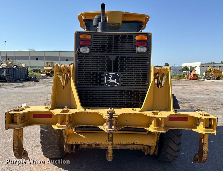 image for item DO7192 2005 John Deere 672D motor grader