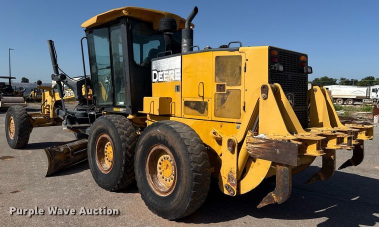 image for item DO7192 2005 John Deere 672D motor grader