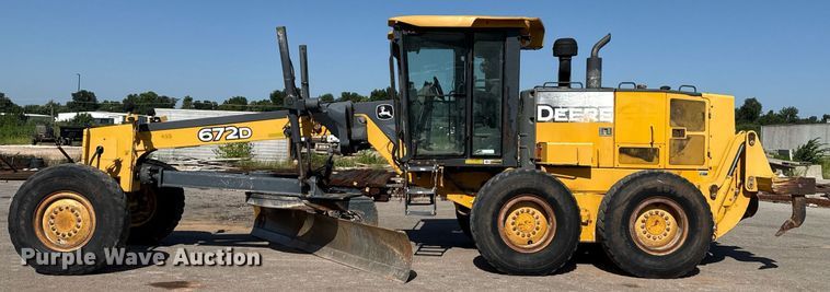 image for item DO7192 2005 John Deere 672D motor grader