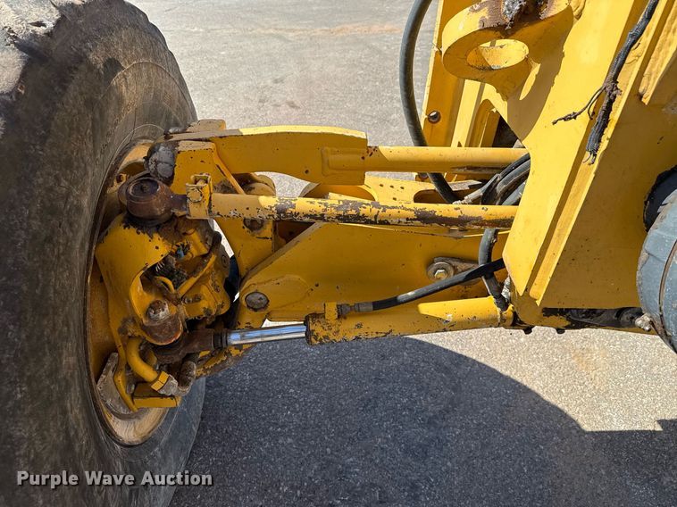 image for item DO7192 2005 John Deere 672D motor grader