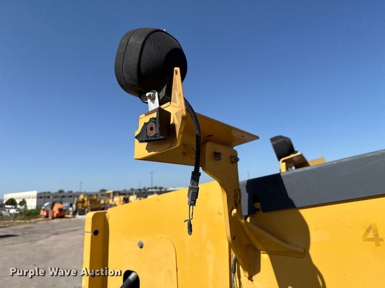 image for item DO7192 2005 John Deere 672D motor grader