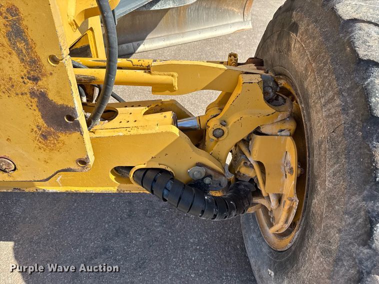 image for item DO7192 2005 John Deere 672D motor grader