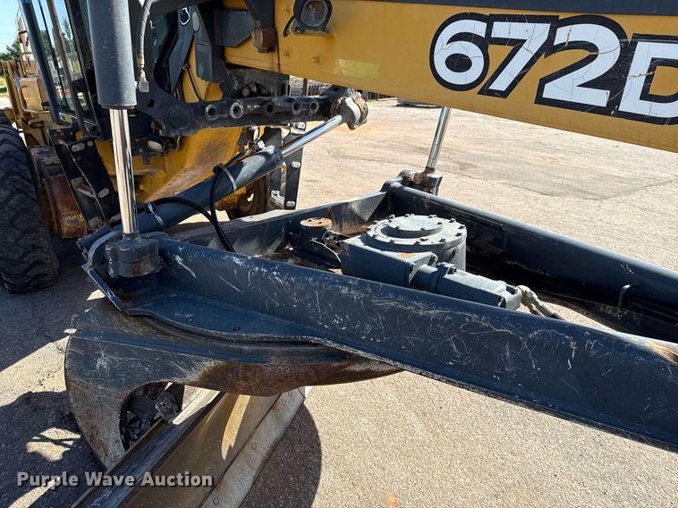 image for item DO7192 2005 John Deere 672D motor grader