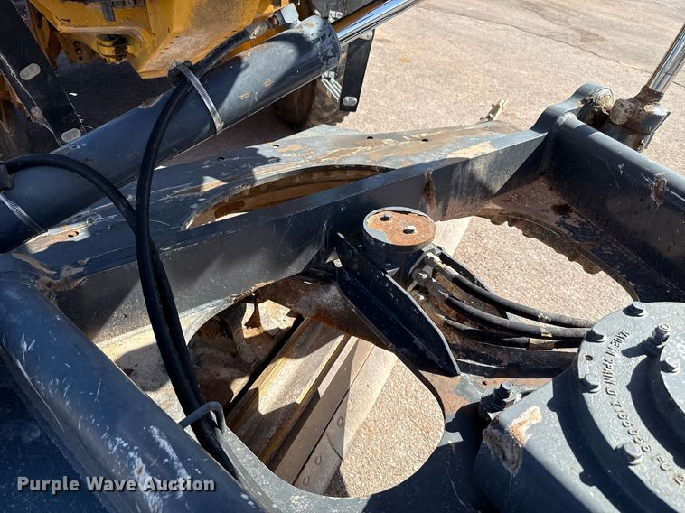 image for item DO7192 2005 John Deere 672D motor grader