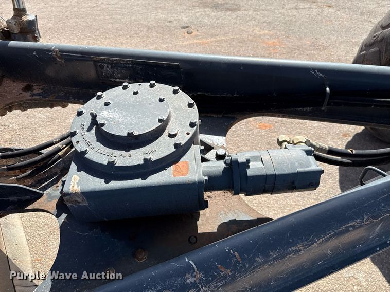 image for item DO7192 2005 John Deere 672D motor grader